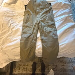 686 Men's xl snowboard bib pants